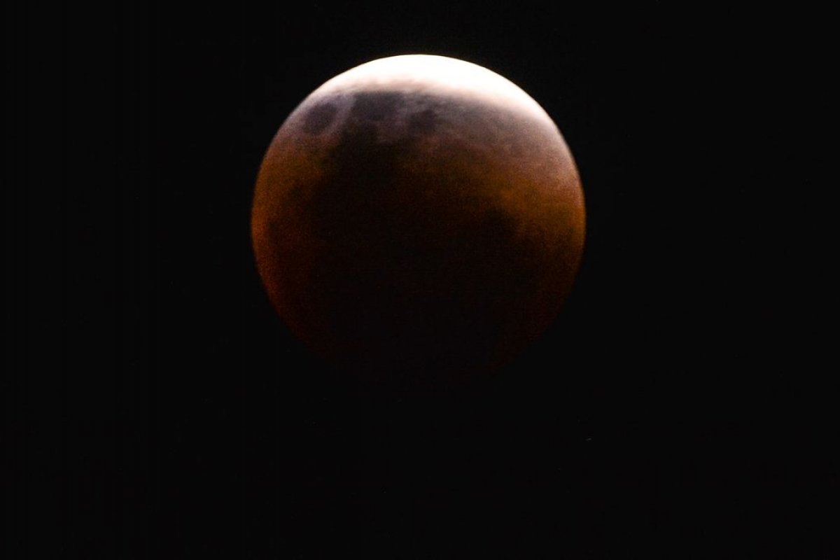 Eclipse lunar parcial será visto em parte do Brasil neste sábado (28)