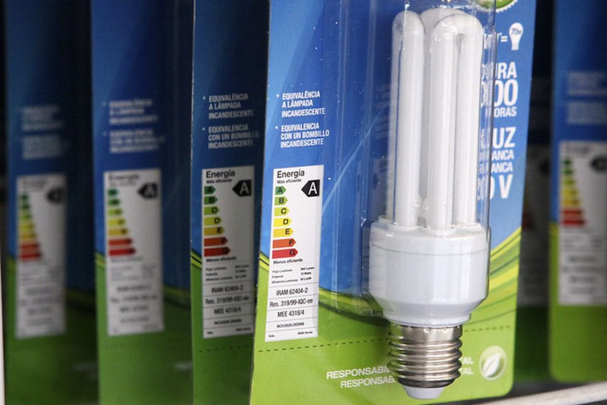 Aneel mantém bandeira tarifária verde para novembro