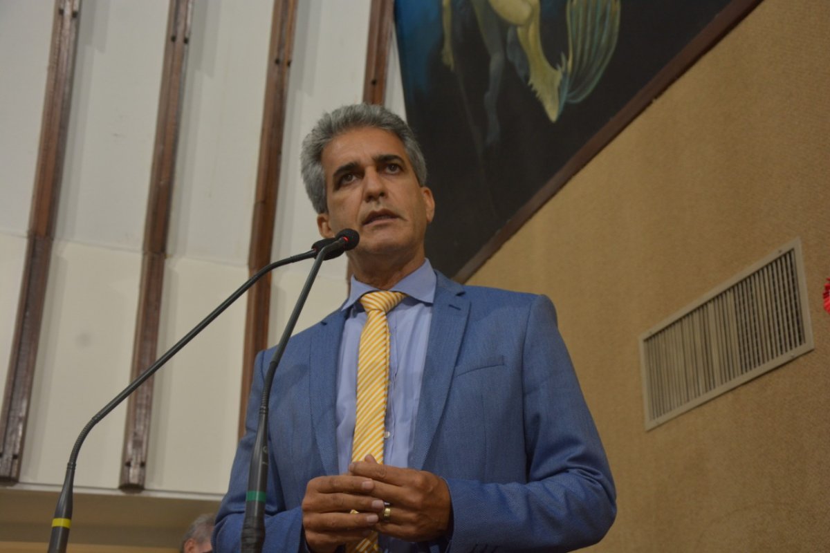 Deputado baiano sugere Comenda Dois de Julho ao jornalista do Intercept Brasil