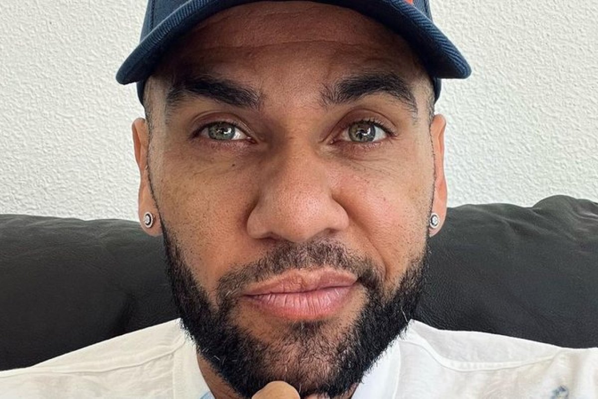 Preso, Daniel Alves grava áudio para filha!