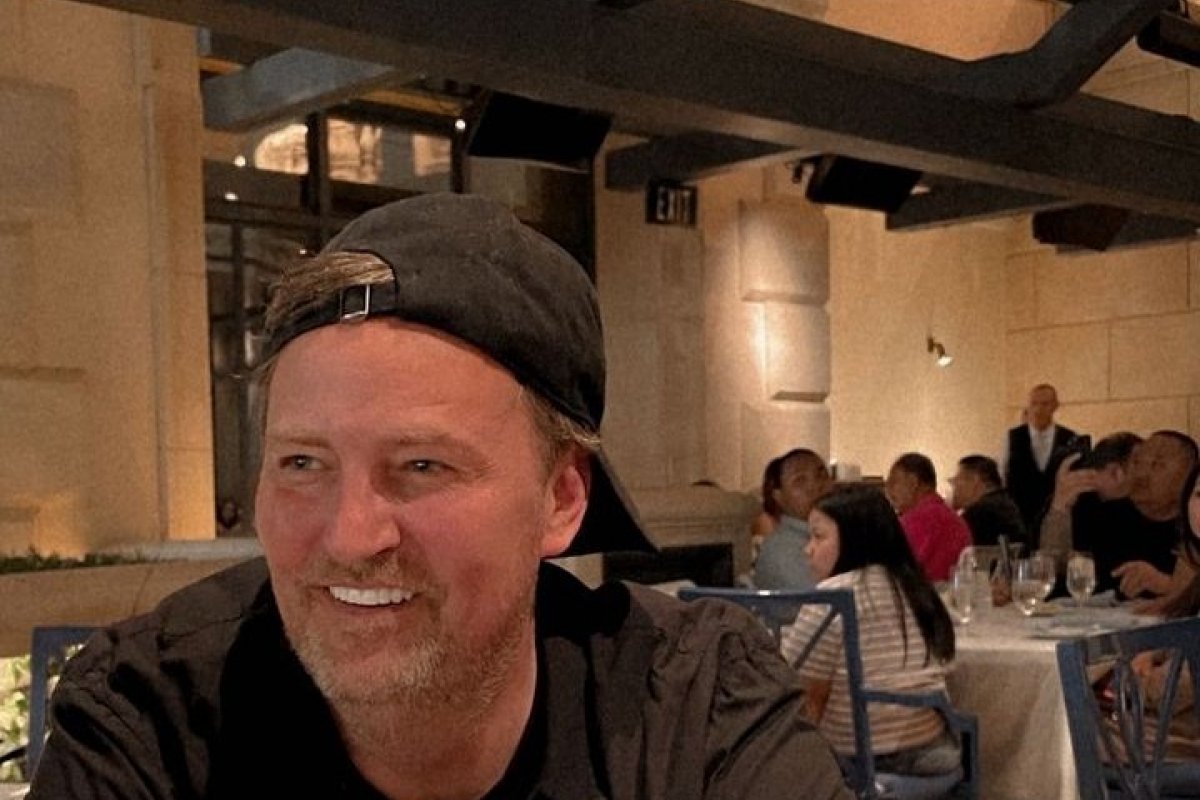 Ator da série Friends, Matthew Perry é encontrado morto em sua casa em Los Angeles!