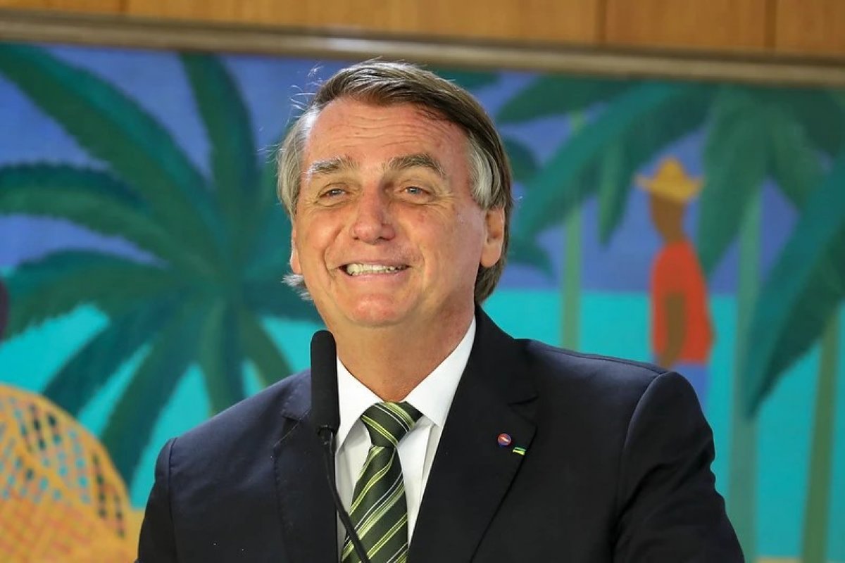 Bolsonaro afirma ter apagado canal com 81 mil seguidores 'por engano'