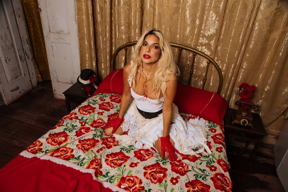 Illy anuncia Samba Djanira com single "Só no love com você"!