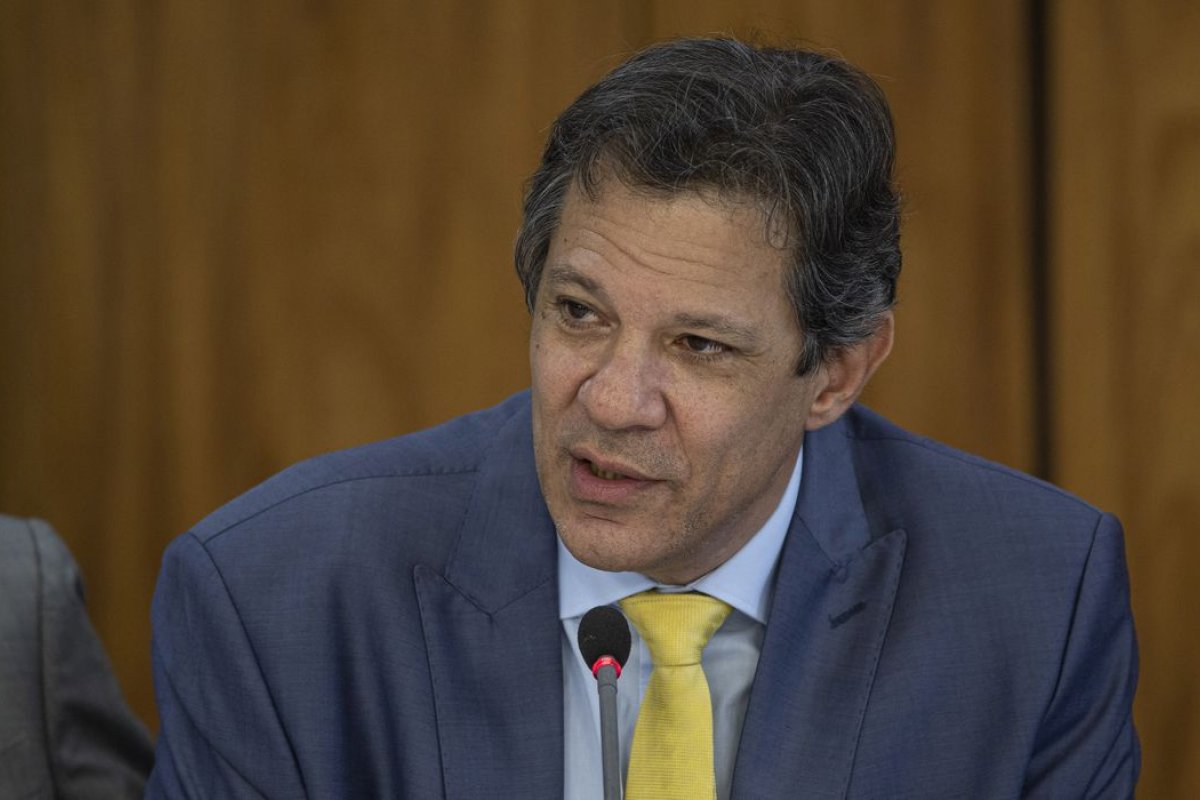 Vídeo: Haddad se irrita com jornalistas após perguntas sobre meta fiscal e abandona coletiva