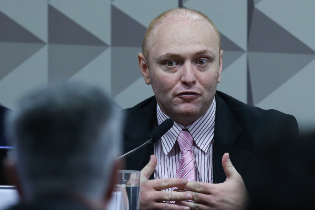 Dinheiro de ex-assessor de Zambelli para hacker era de compra de uísque, diz PF