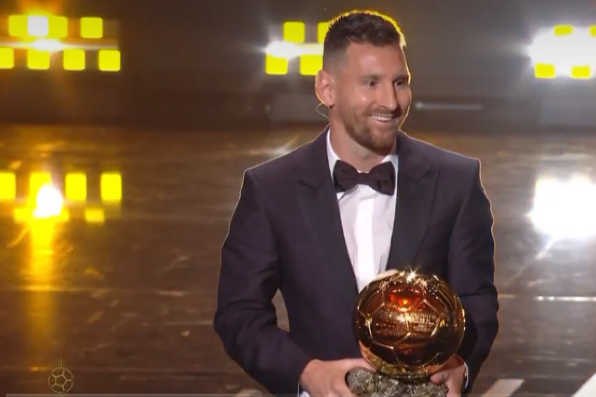 Messi ganha Bola de Ouro pela oitava vez