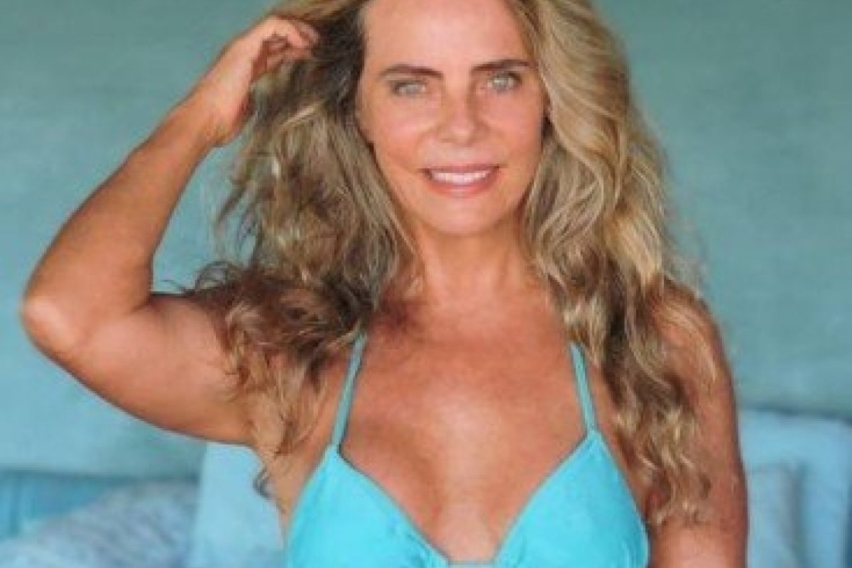 Mais uma vez, Bruna Lombardi exibe corpão aos 67 anos