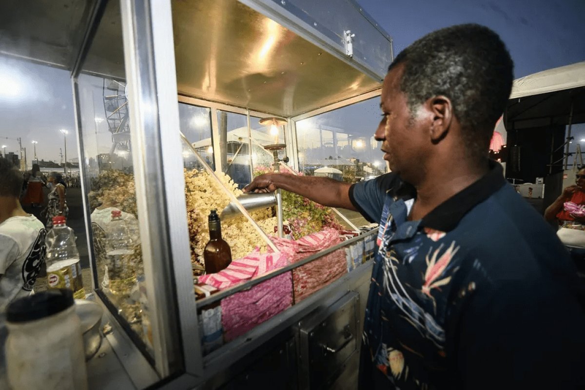 Prazo para recurso da lista provisória de ambulantes nas festas populares de Salvador encerra-se nesta terça-feira (31)