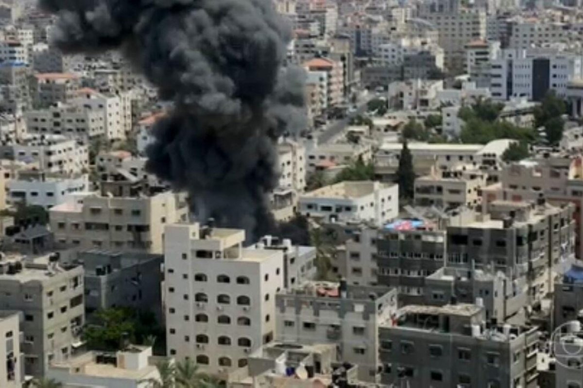 Israel atinge 300 alvos e mata terroristas do Hamas em incursão na Faixa de Gaza