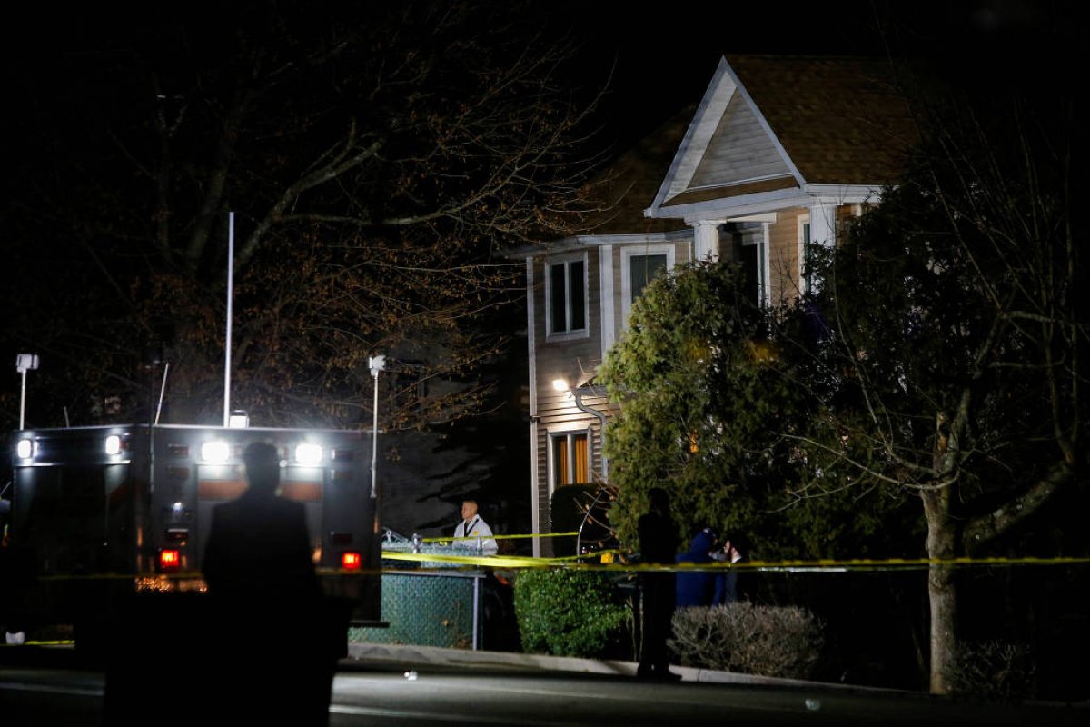 Homem invade comunidade judaica e esfaqueia cinco pessoas nos Estados Unidos