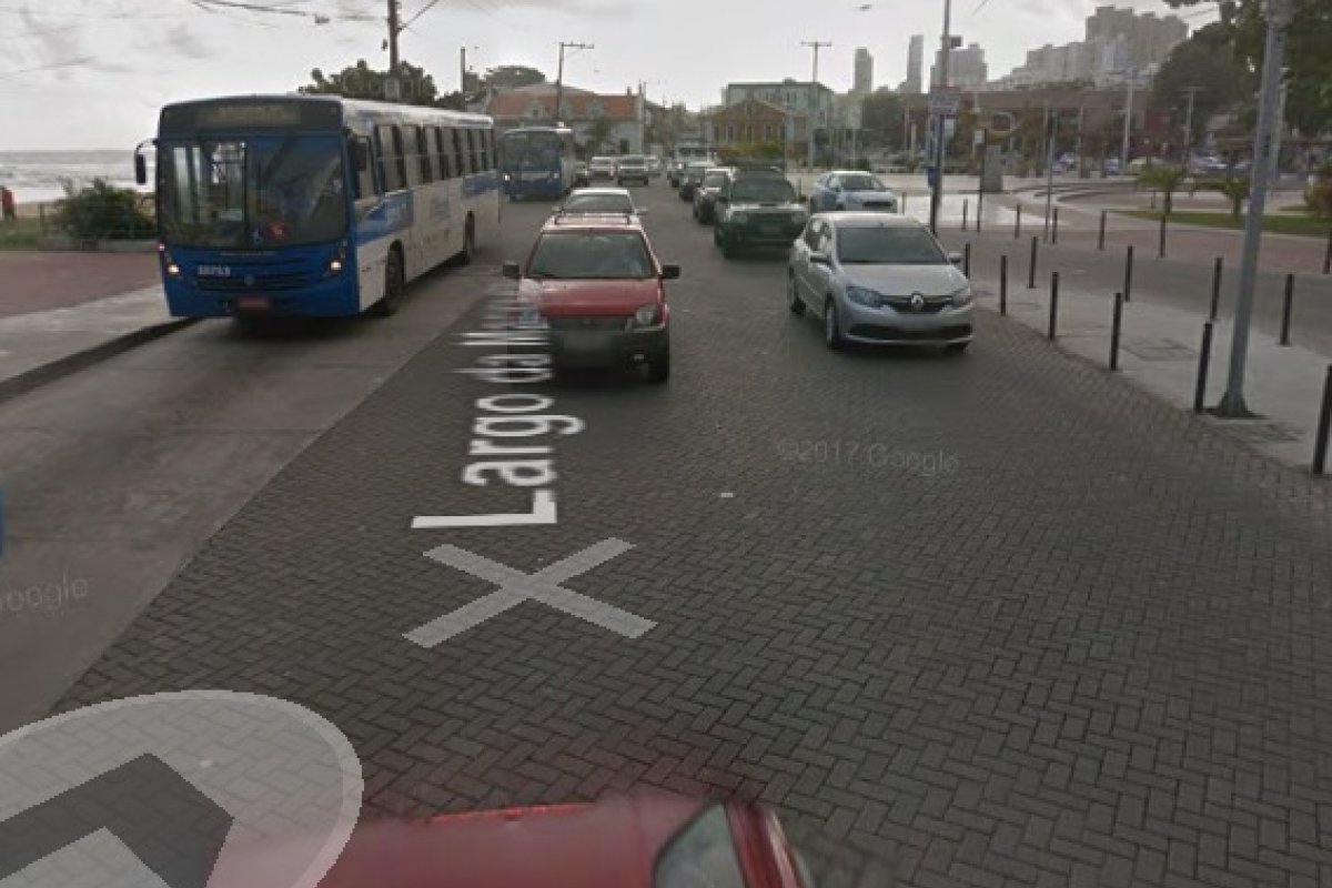 Duas pessoas ficam feridas após acidente entre dois carros no bairro do Rio Vermelho