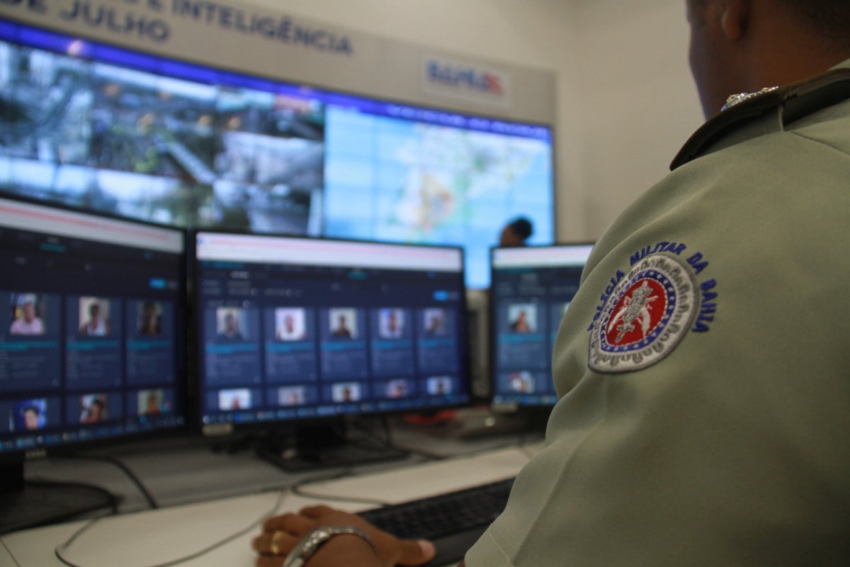 Dois foragidos da Justiça são presos em Salvador