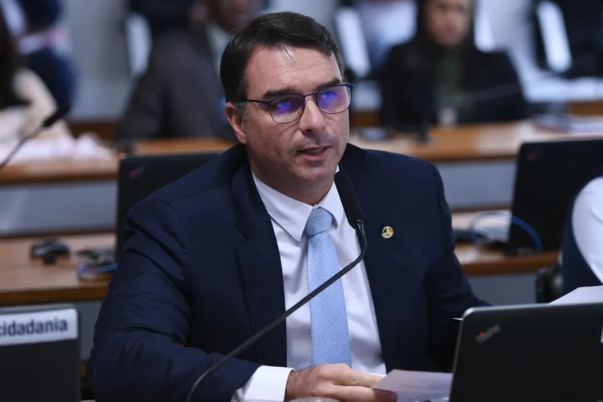 ‘Martelo não está batido’, diz Flávio sobre candidatura de Ramagem em 2024 