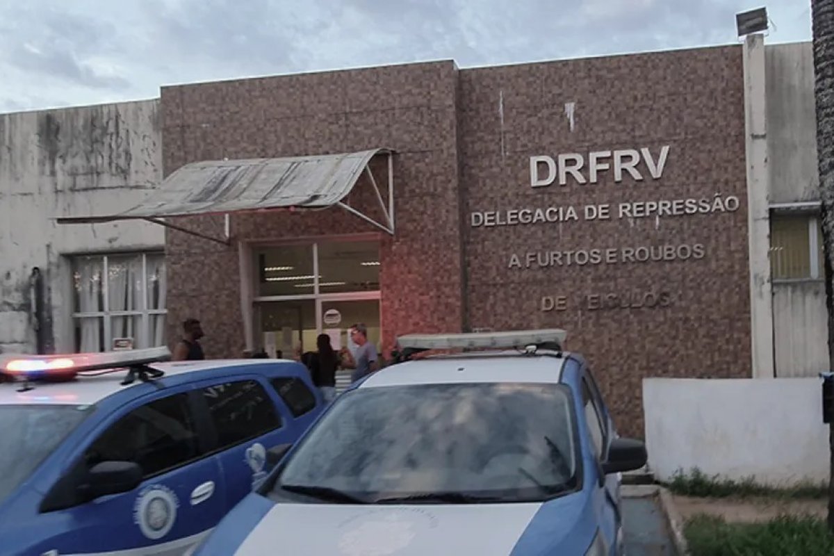 Homem é preso após fazer quatro funcionários de um posto de gasolina reféns