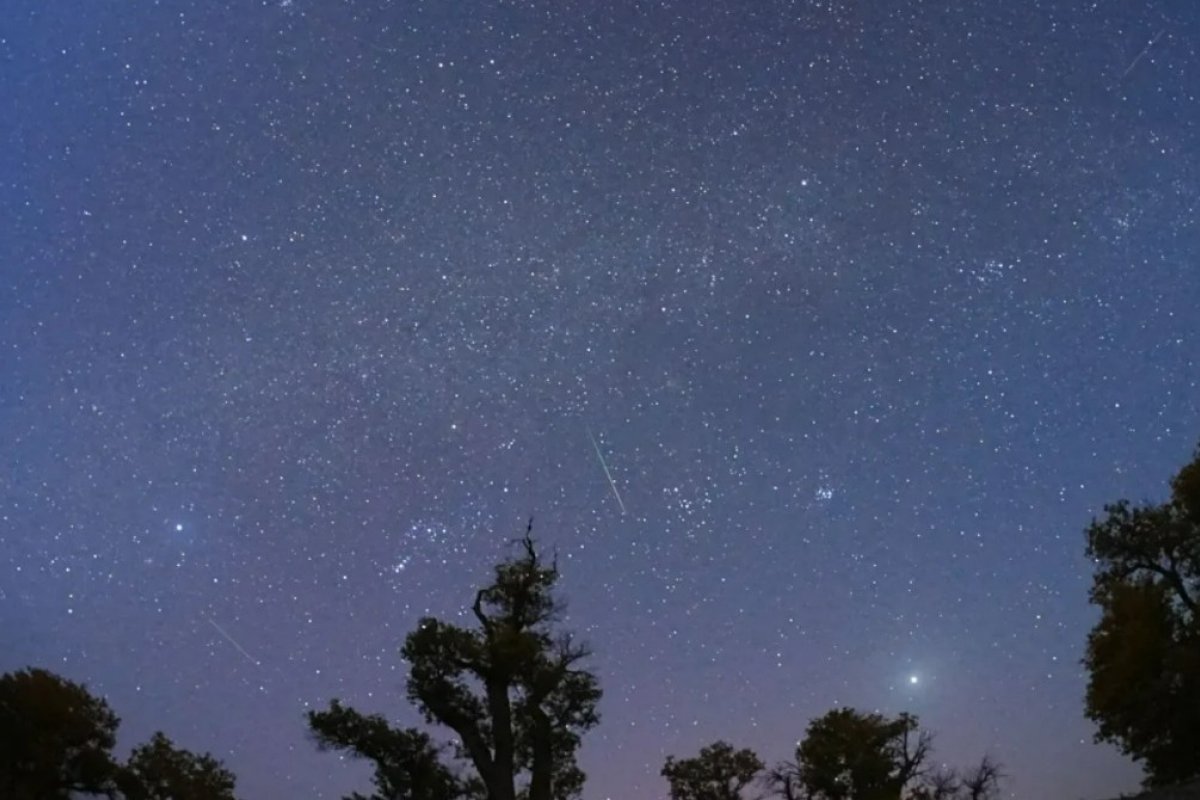 Chuva de meteoros apresenta bolas de fogo no céu neste domingo (5)