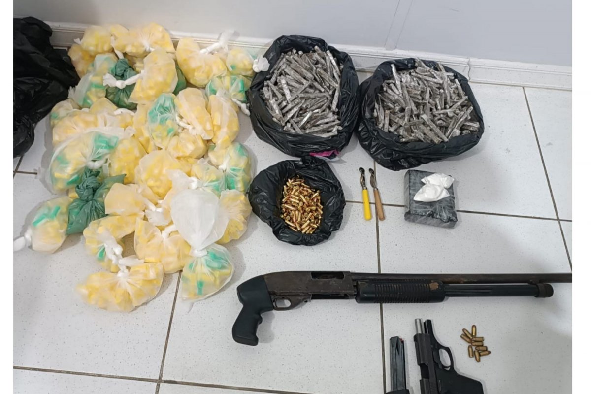 Mulheres são presas com armas e drogas em Itaparica