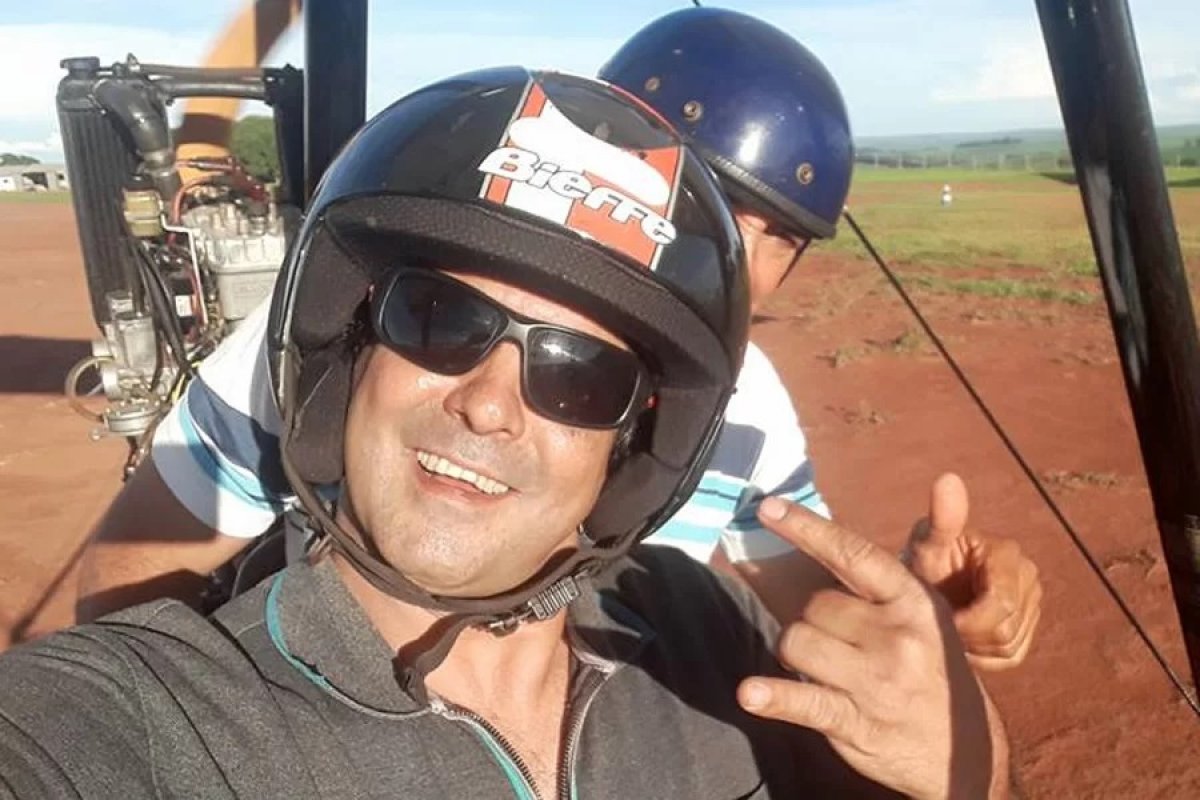 Bombeiros encontram o corpo do instrutor de parapente que desapareceu no mar, em Bertioga (SP)