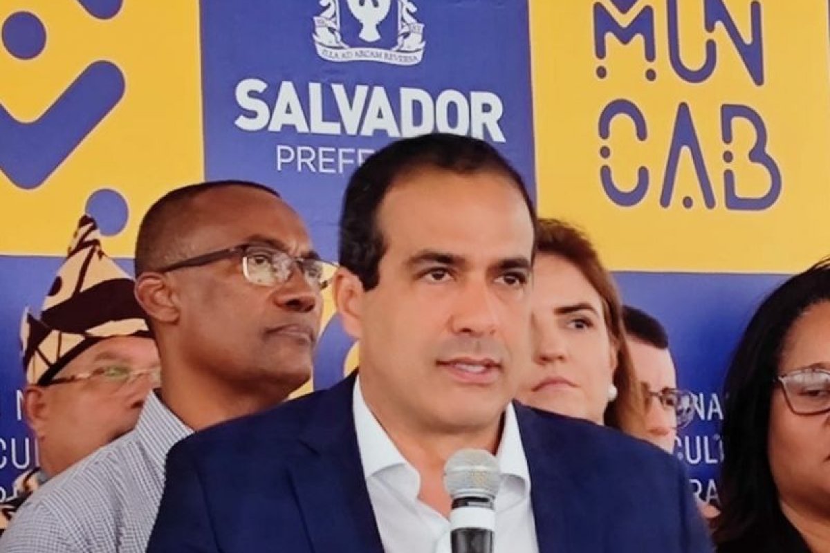 Bruno não descarta considerar pedido de Carlos Lupi para manter vice na chapa em 2024