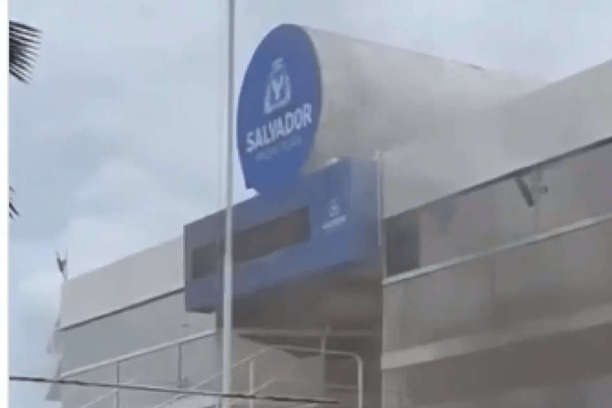 Prefeitura de Salvador é evacuada após incêndio atingir subestação da Coelba