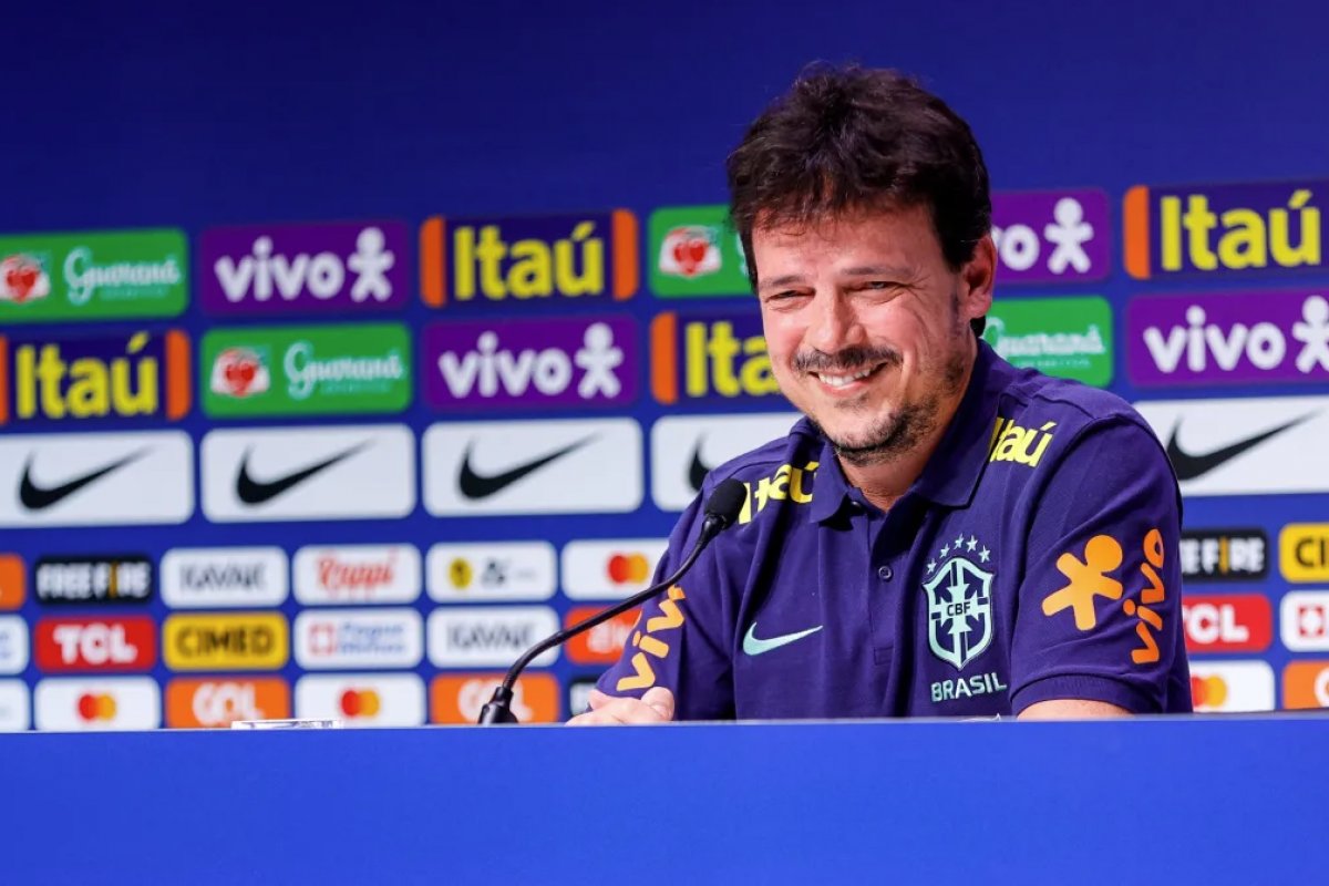 Convocação da seleção brasileira é anunciada por Diniz nesta segunda-feira (6)