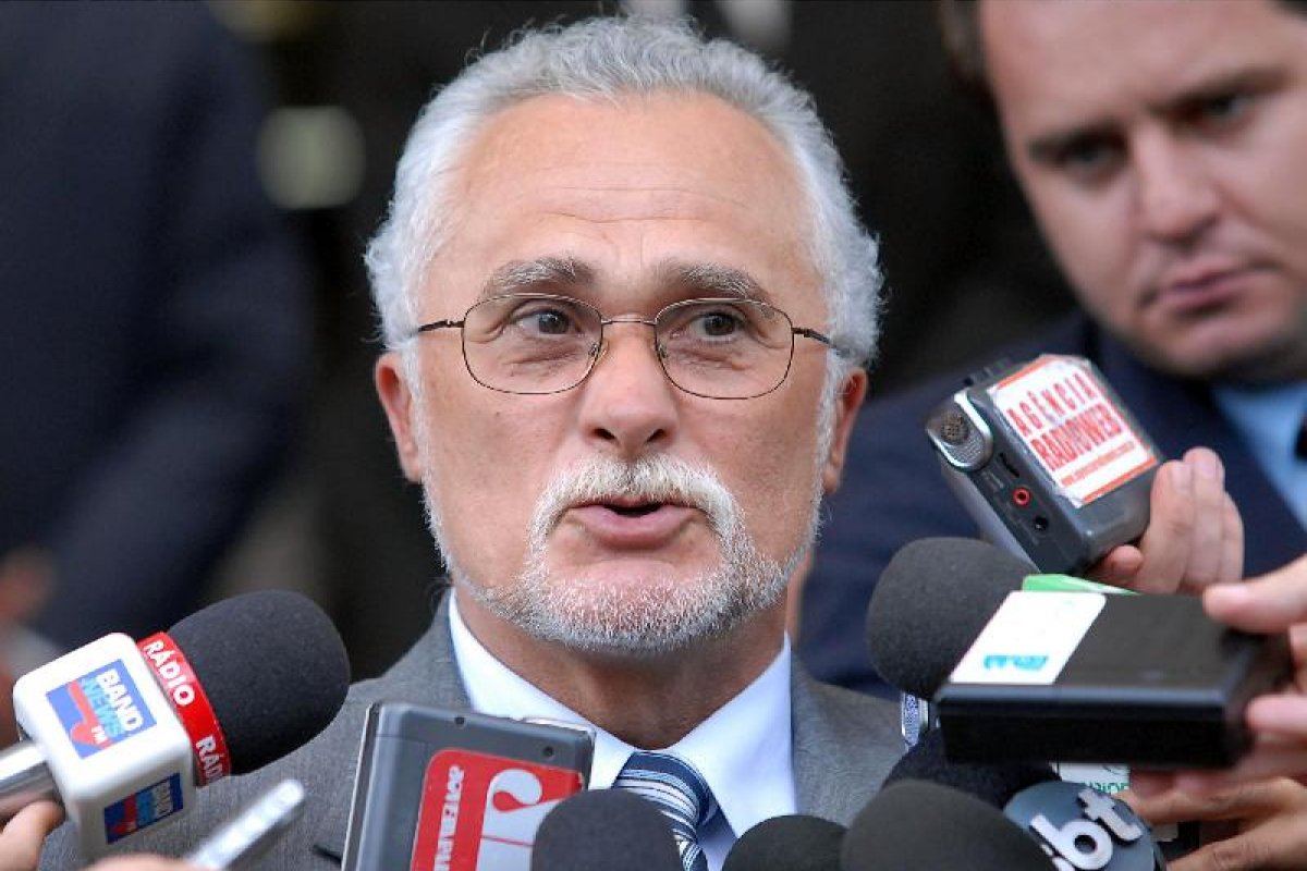 Ex-presidente do PT, José Genoino, participa de manifestação a favor do Hamas