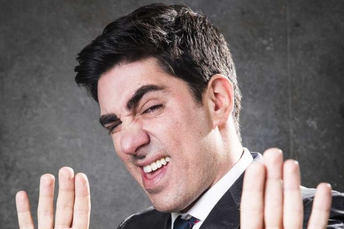 Marcelo Adnet deixa a TV Globo após uma década!