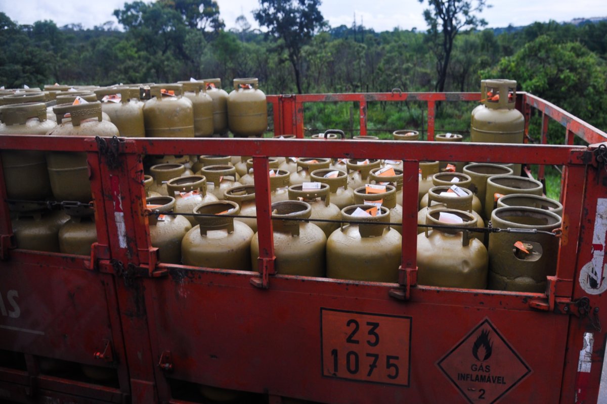 Reforma tributária propõe 'cashback' no botijão de gás para os mais pobres