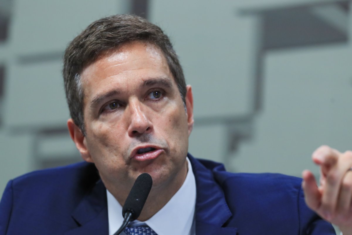 Presidente do Banco Central alerta sobre incertezas fiscais na economia brasileira