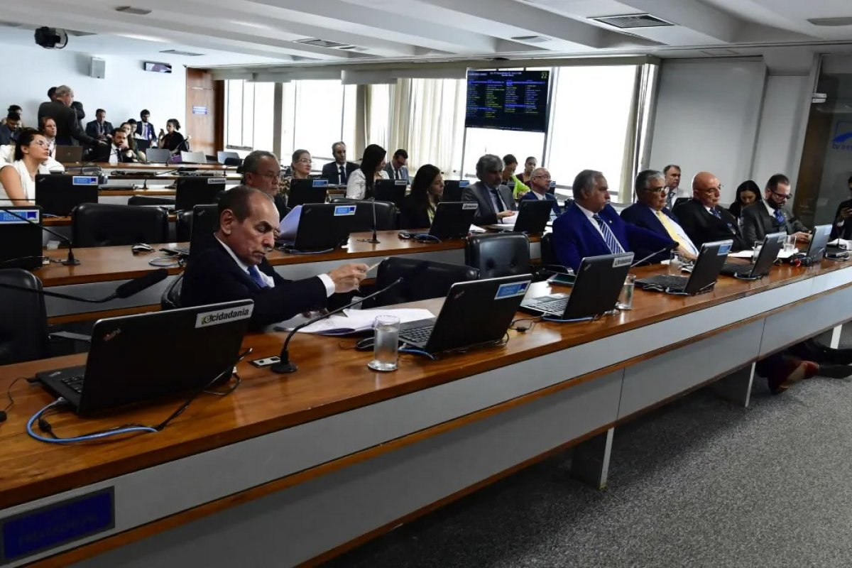 Comissão do Senado aprova PEC da reforma tributária