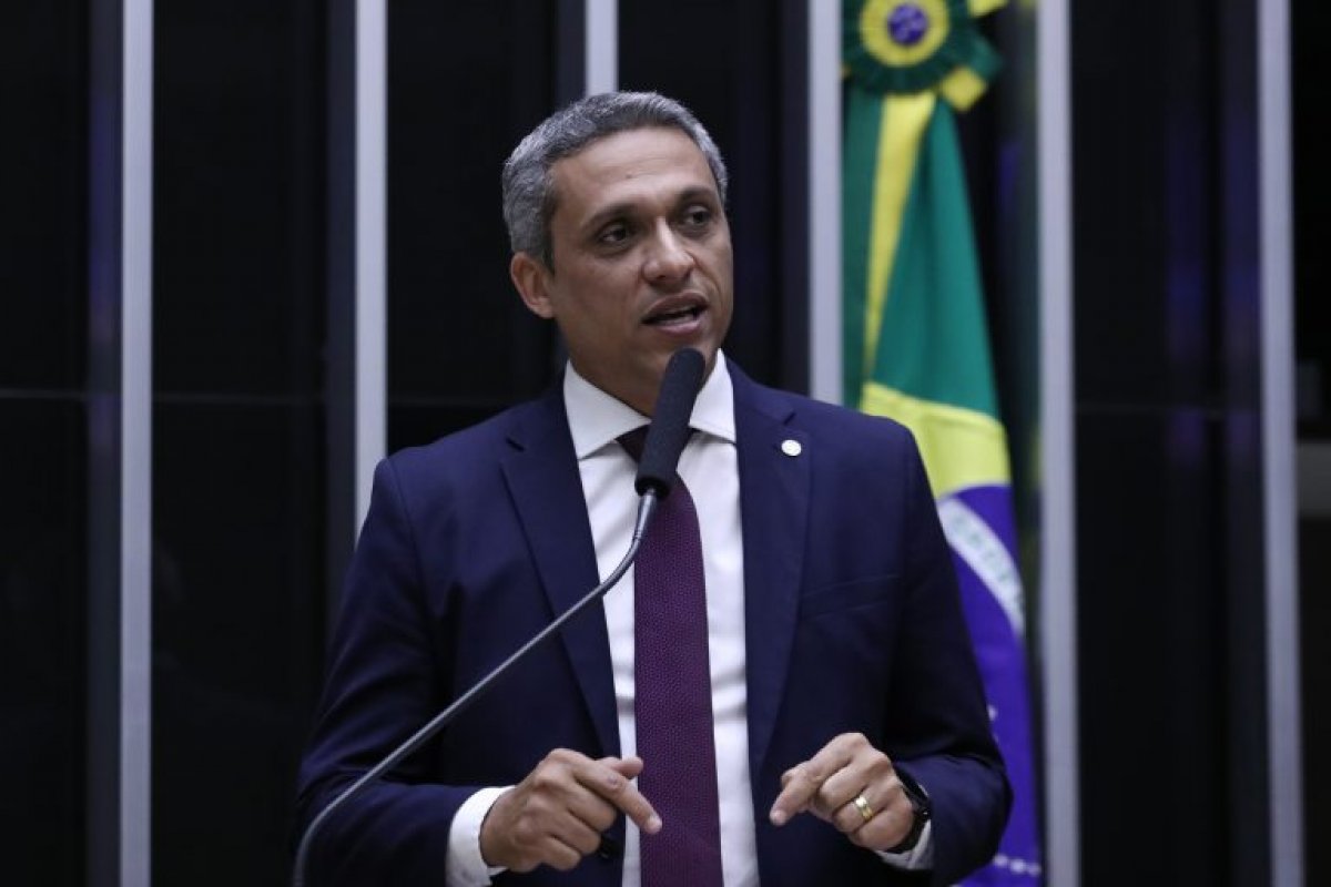 Vídeo: Deputado diz que filha vai ser punida se tirar nota boa no Enem