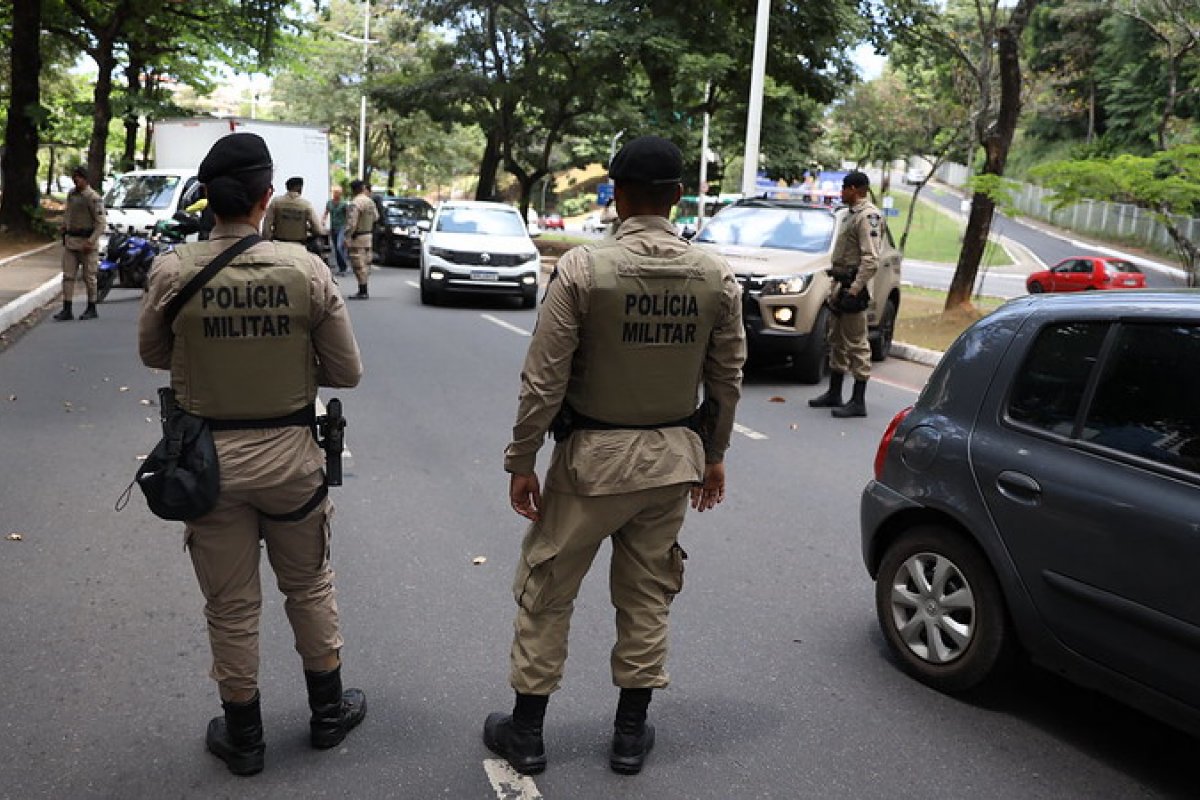 Homem é executado dentro de carro em Candeias