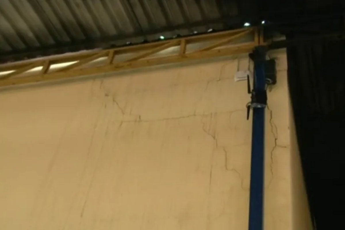 Incêndio atinge escola em Feira de Santana