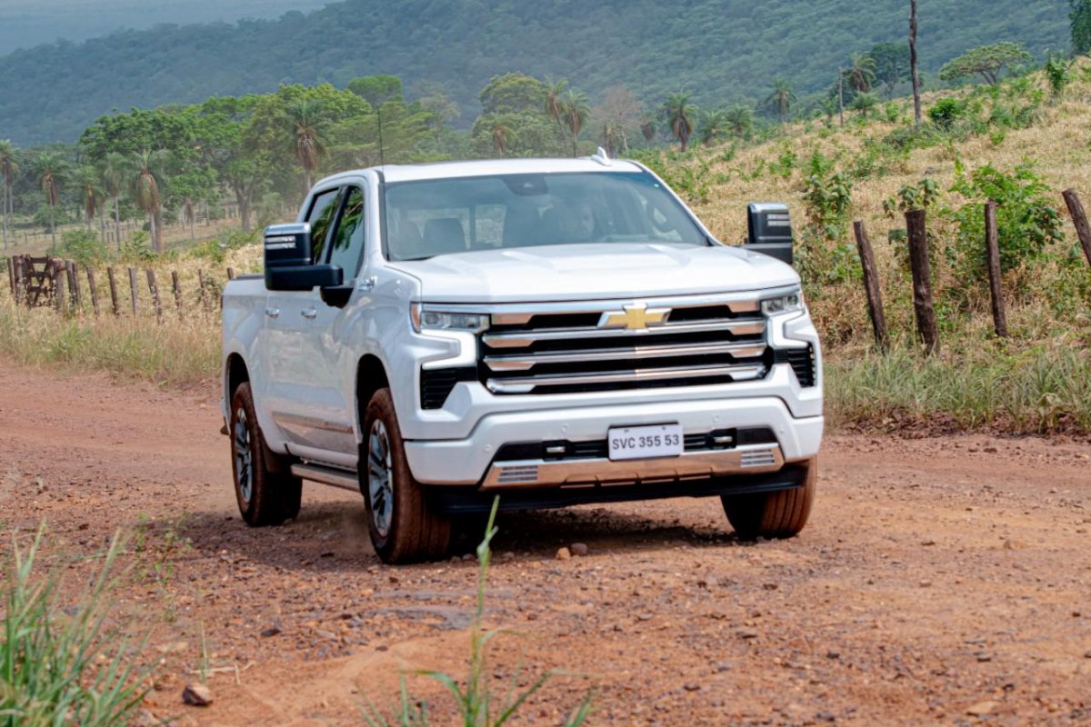 Chevrolet Silverado chega ao Brasil: veja o teste com a novidade