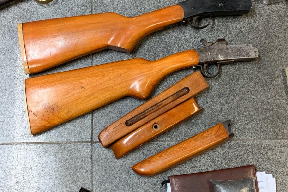 Fábrica de armas artesanais é encontrada em Feira de Santana