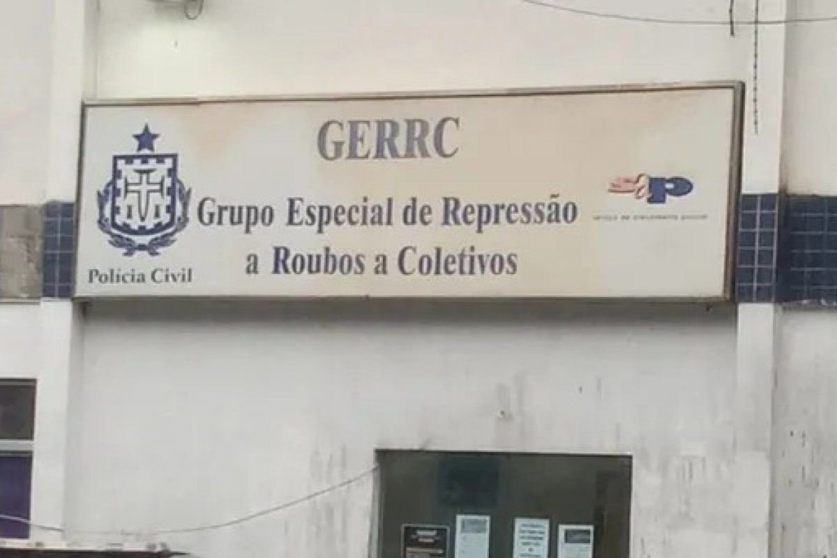 Ônibus é assaltado no Centro de Salvador