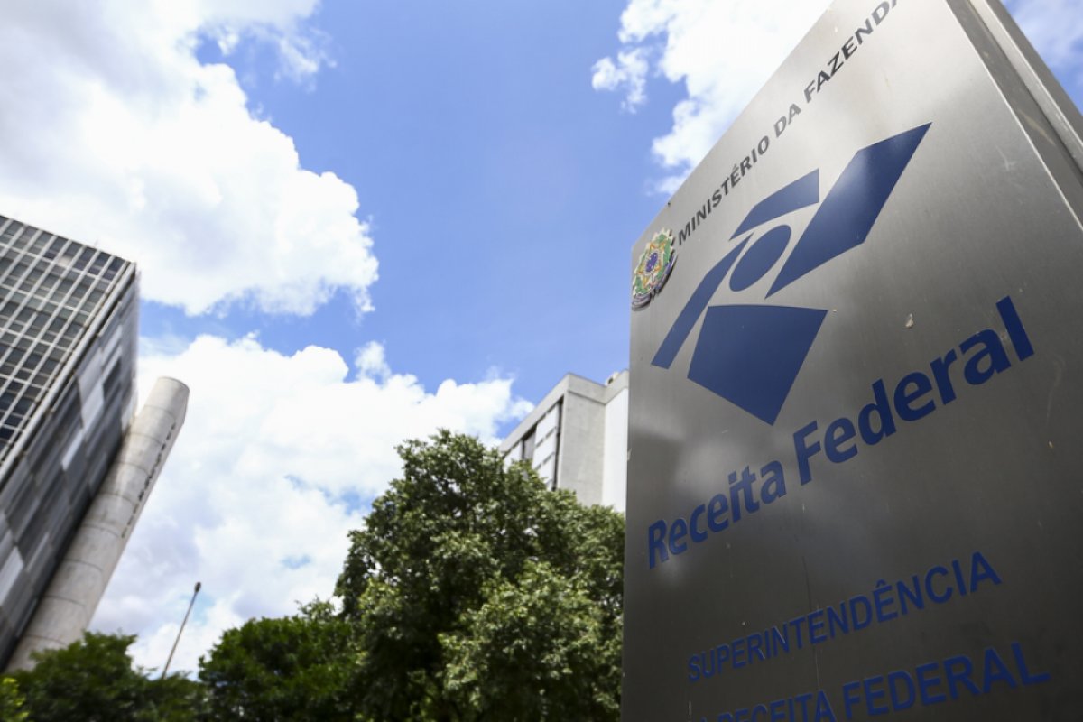 Receita Federal faz leilão de mercadorias que incluem iPhone por R$ 1.0000