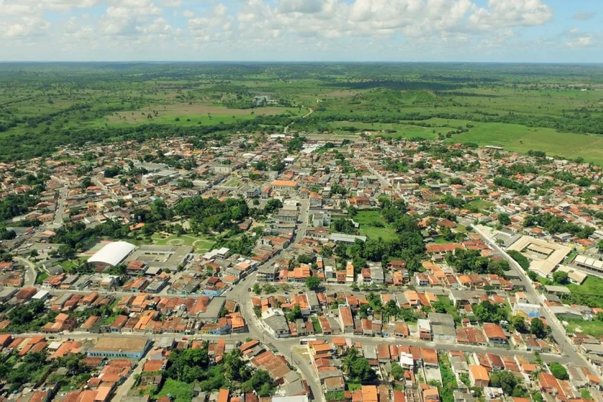 Adolescente desaparecido é encontrado morto com marcas de tiros na Bahia