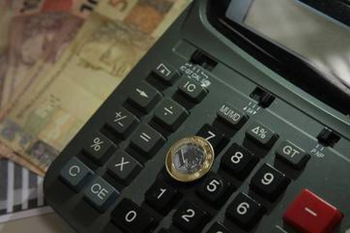 Setores com desoneração na folha de pagamento contrataram 800 mil a mais do que segmentos reonerados
