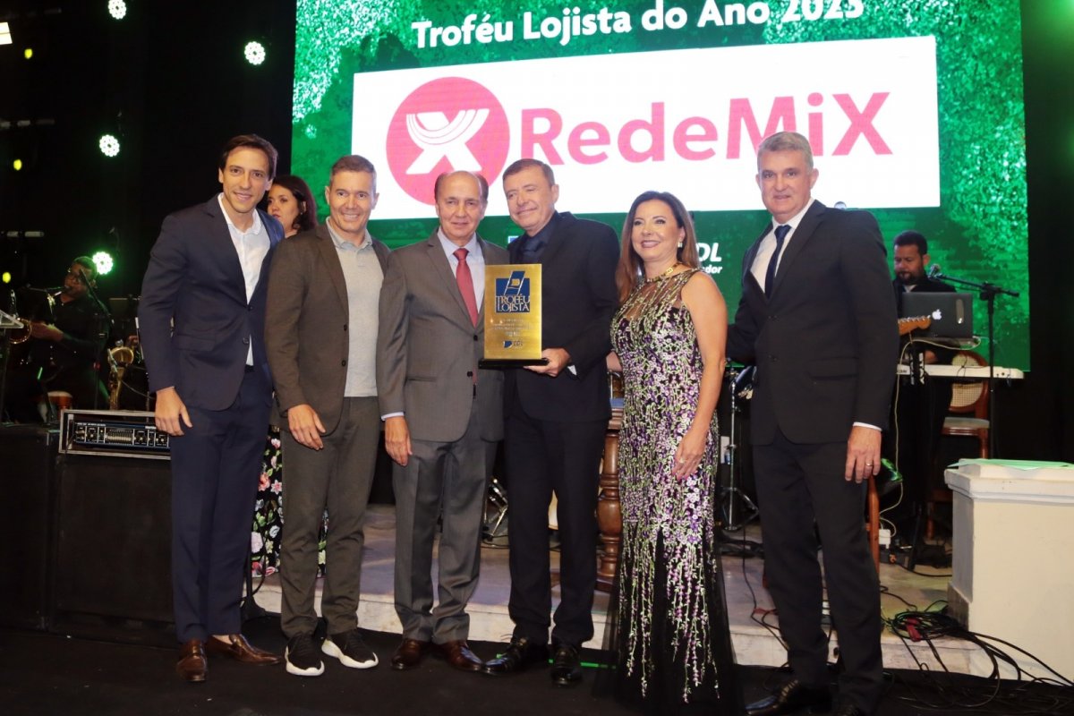 RedeMix recebe prêmio Lojista do Ano e Troféu Destaque Empresarial pela CDL Salvador!