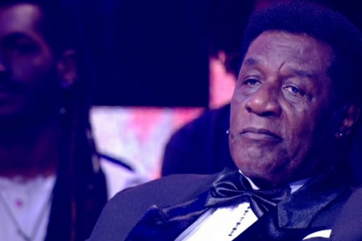 Tony Tornado faz crítica a voz de Chico Buarque durante programa na Globo