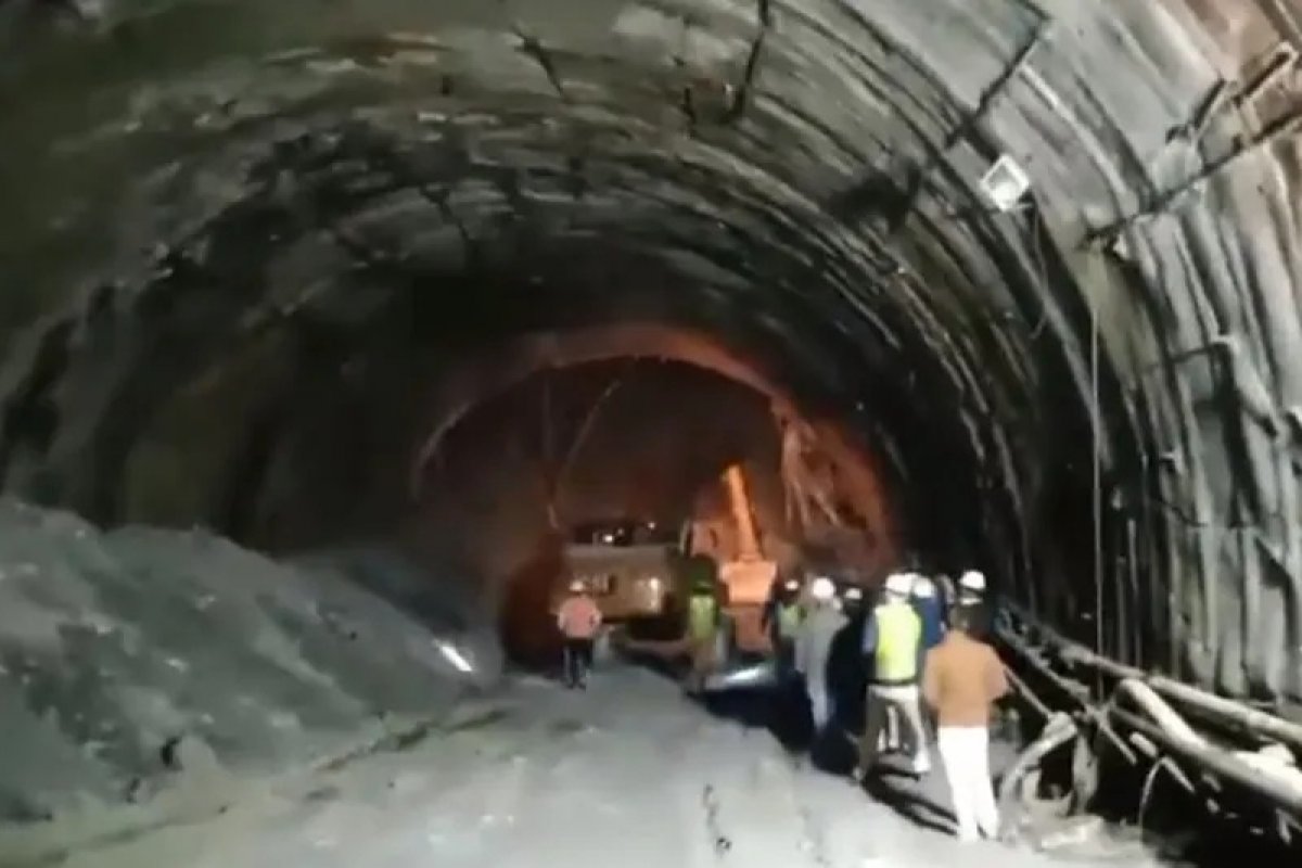 Túnel desaba na Índia e deixa ao menos 40 trabalhadores presos