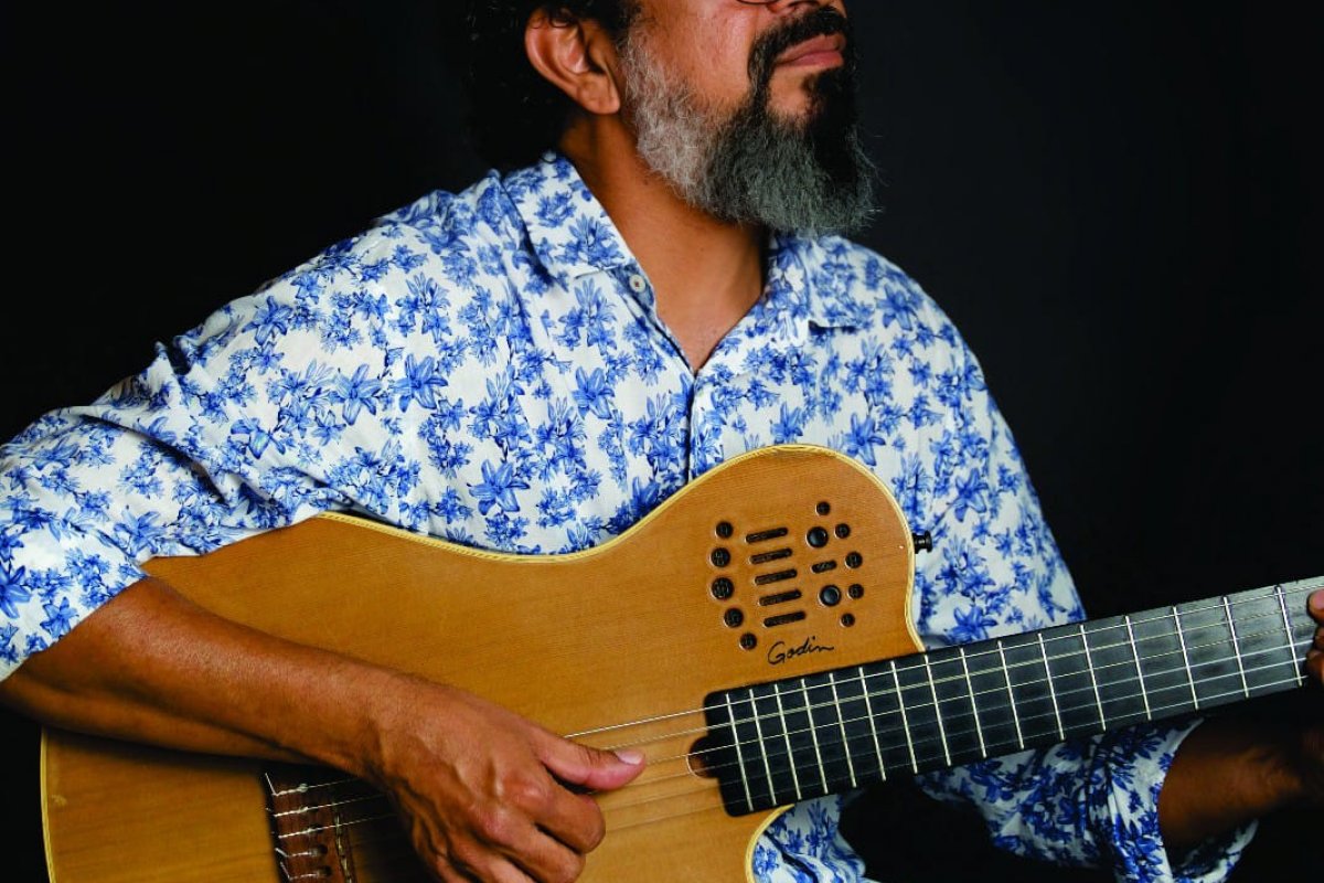 Maviael Melo apresenta espetáculo intitulado "Poesia que Anda e Movimenta"