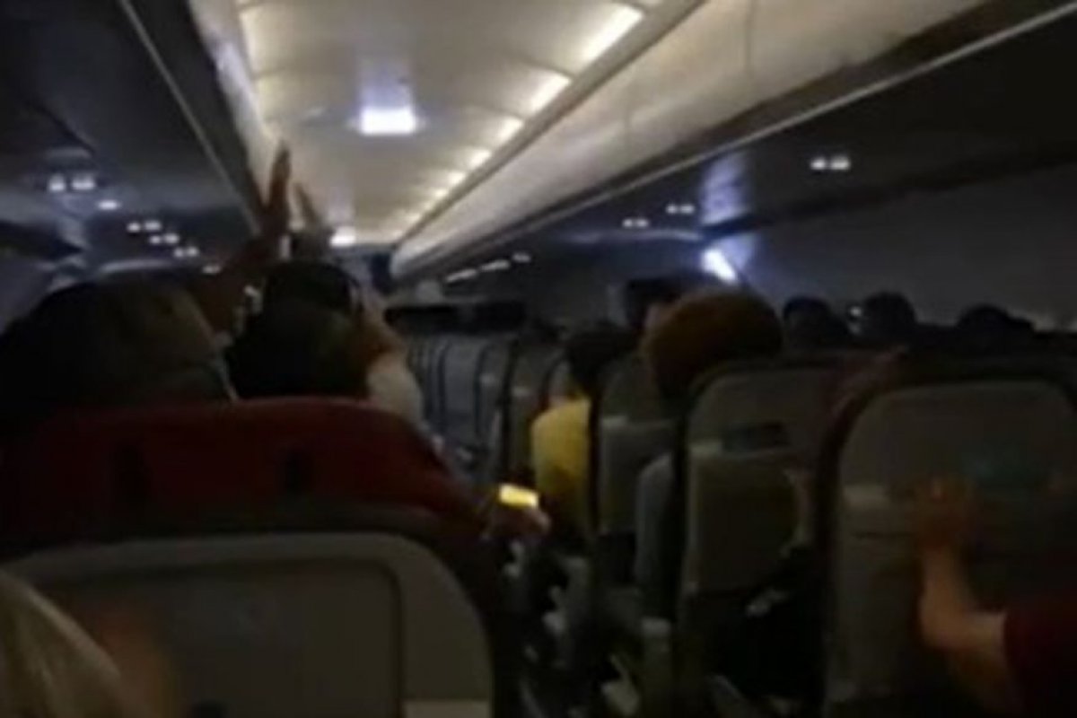 Vídeo: Motor de avião pega fogo logo após decolar e precisa retornar a Salvador