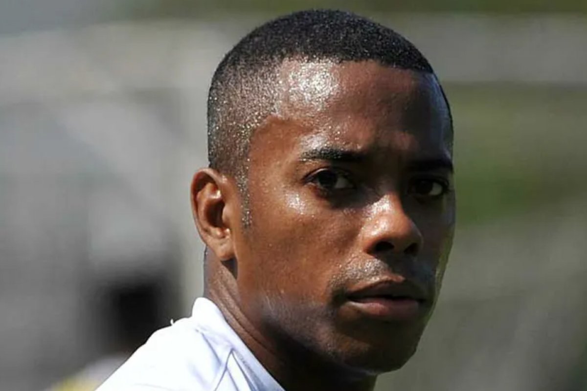 Procuradoria defende que Robinho cumpra no Brasil pena por estupro