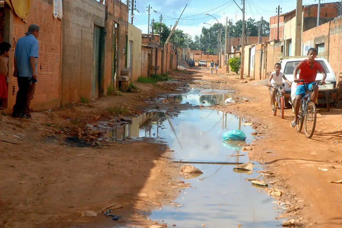 IBGE: Nordeste é a região que mais sofre com a falta de serviços de saneamento básico
