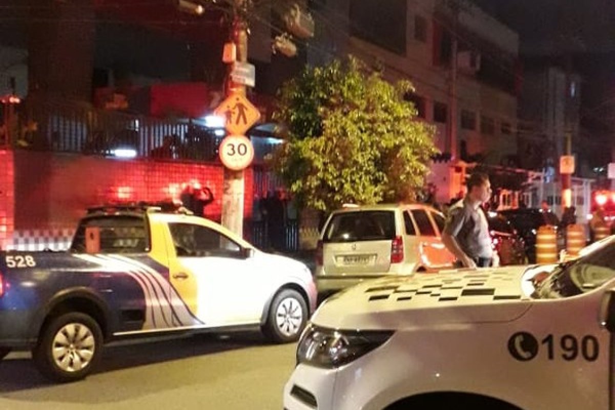 Elevador despenca do nono andar e mata quatro pessoas da mesma família em Santos, SP