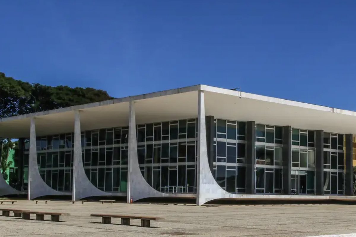 Maioria do STF mantém pensão antiga de ex-governadores ou dependentes