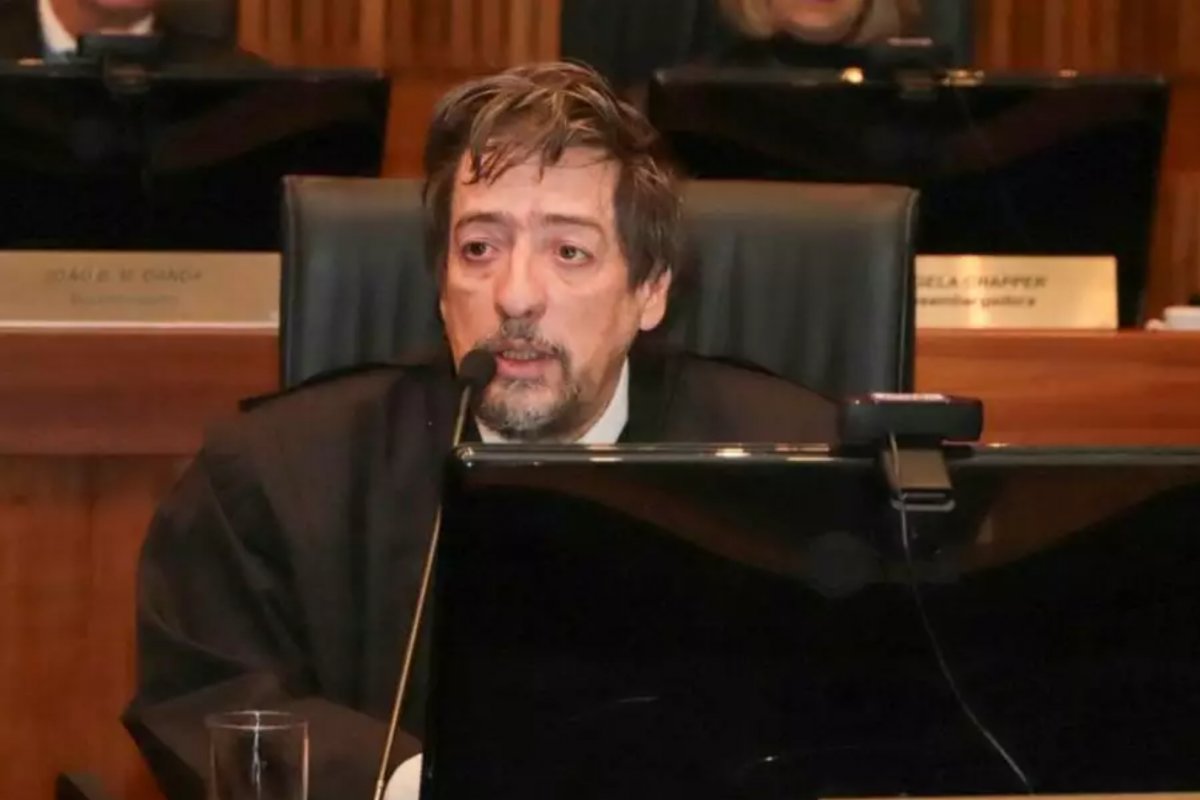 Desembargador recebe pena de censura do CNJ por manifestação política em redes sociais