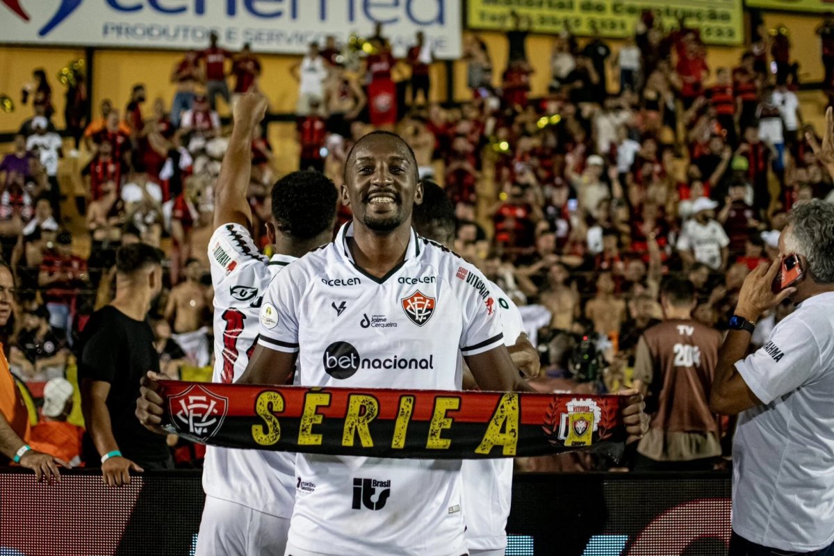 Vitória consulta torcida para decidir se título da série B vale estrela no escudo