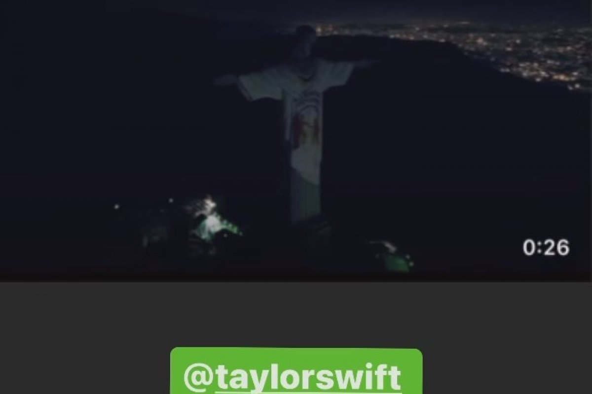 Taylor Swift desembarca no Brasil e é homenageada com projeção no Cristo Redentor!